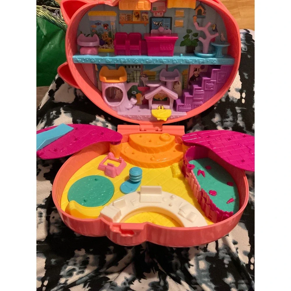 Polly‎ Pocket Pet Vet Playset Starring Shani Cuddly Cat Purse Compact